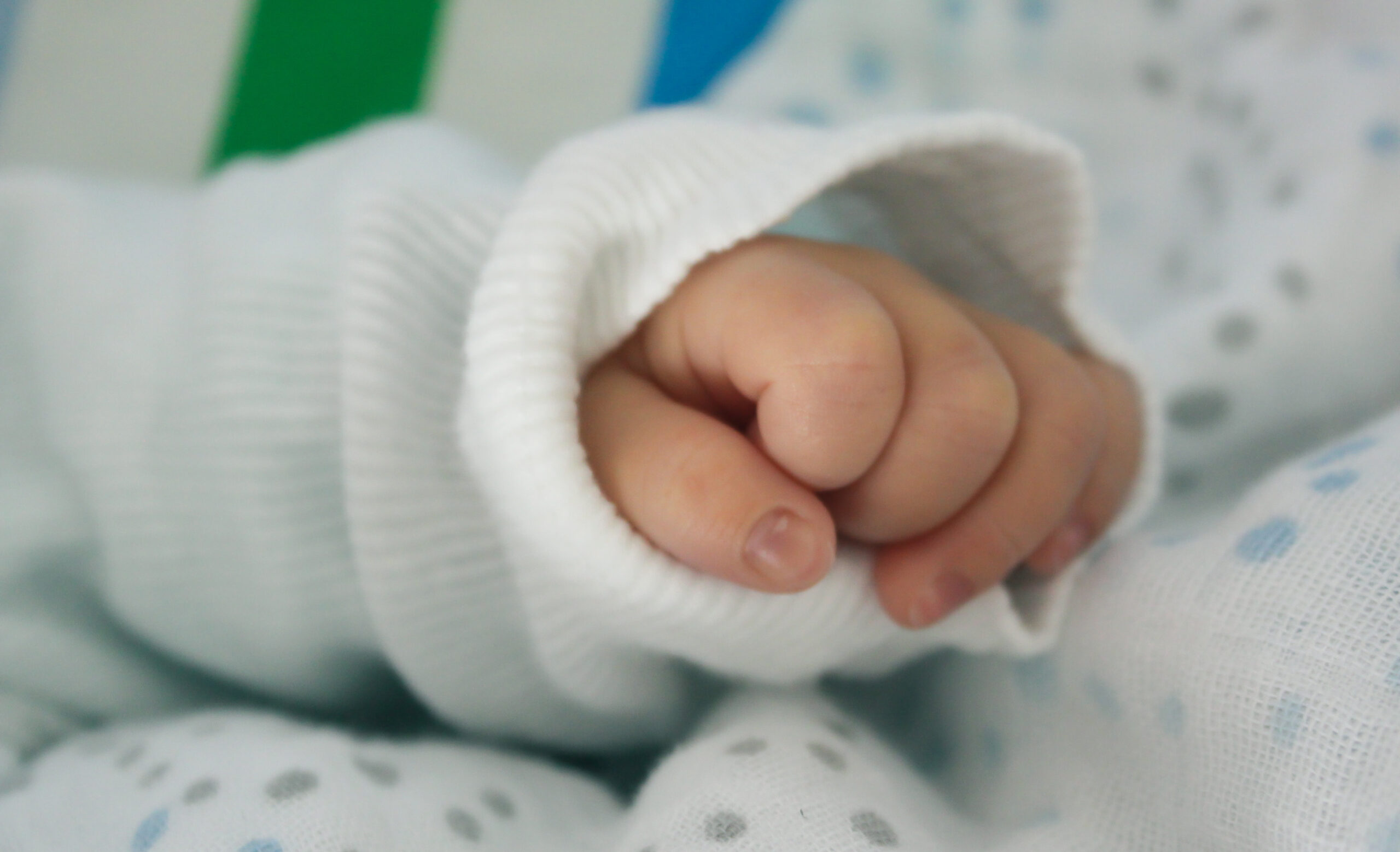 hand person growth white finger child baby close up product fingers infant newborn skin organ human action 1068719 scaled