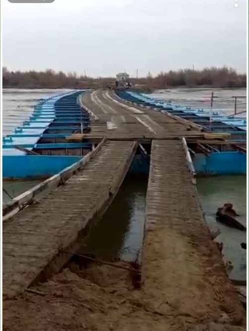 Понтонный мост видео. Семипалатинск Понтонный мост. Понтонный мост. Байконур Понтонный мост. Понтонный мост Ловцы.