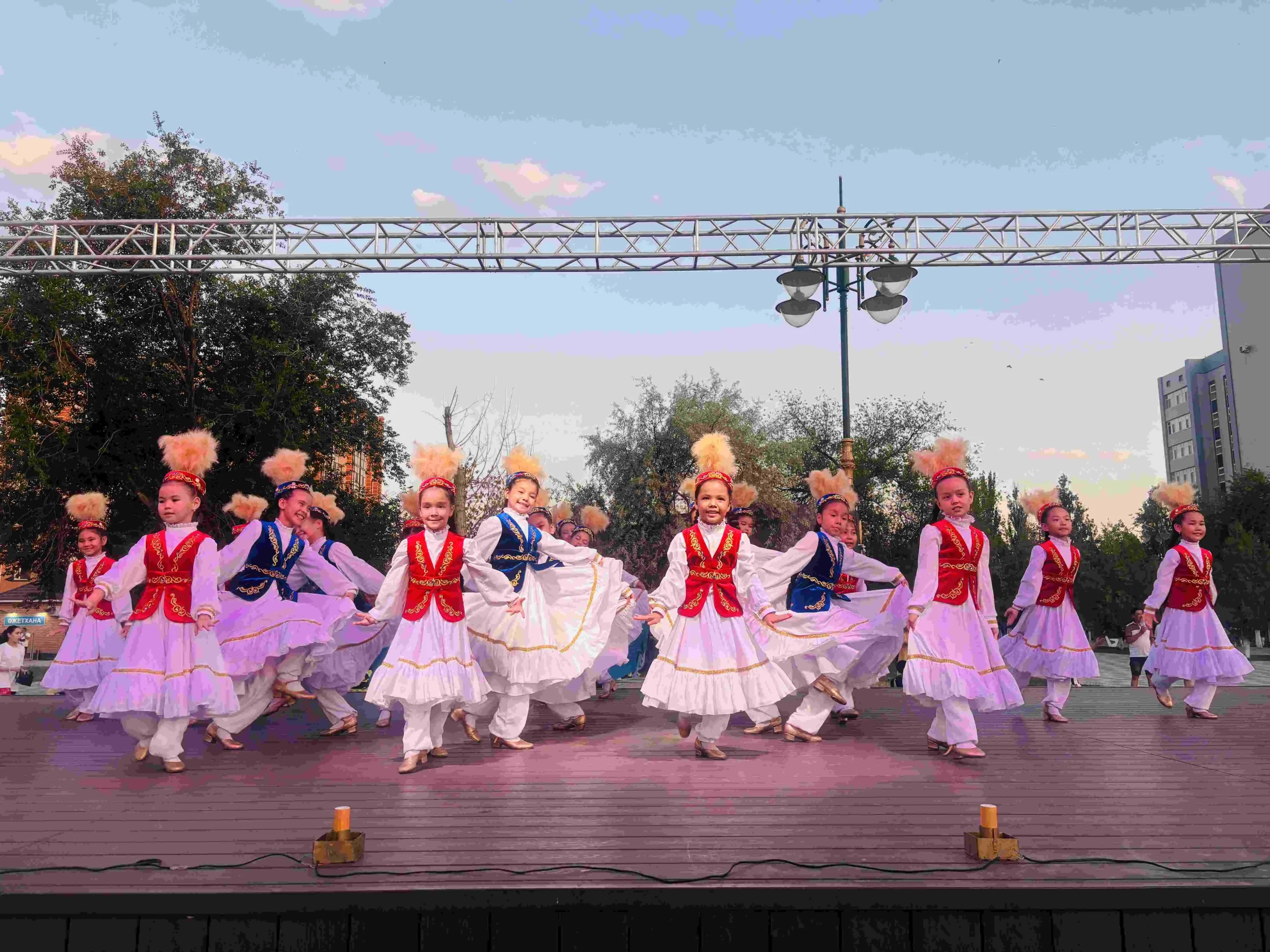 В вихре танца 4 image 16 06 25 01 34 14 scaled