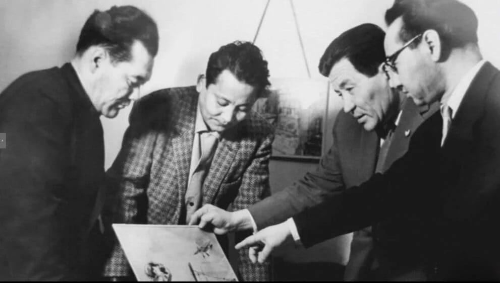 Национальная сокровищница Казахстана 3 begalin v kostme v kletku ajmanov k hodzhikov fhn4 e1636554674412