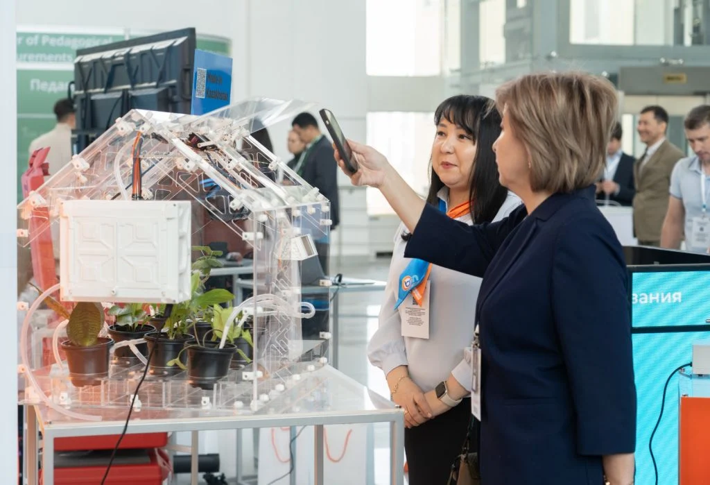 Около 1500 педагогов из Казахстана и зарубежья обсудили будущее школьного образования в цифровую эпоху 3 51b2a6f6 aad3 49ce a5c1 1189912ae23e