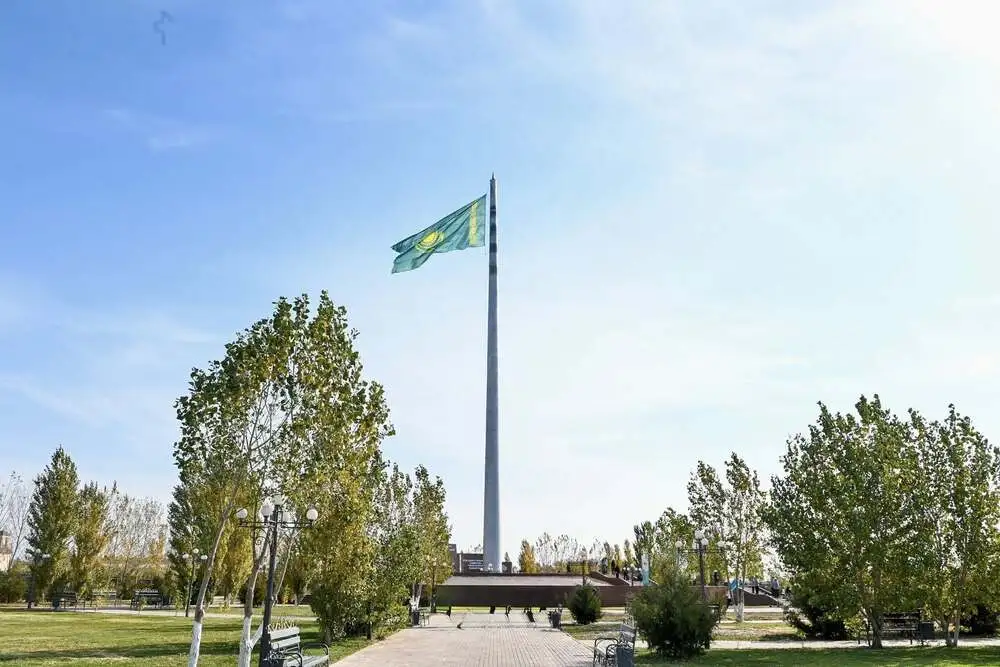 В Кызылорде в честь Дня Республики состоялась церемония поднятия Государственного Флага 2 569413184 1121185436869366 81409