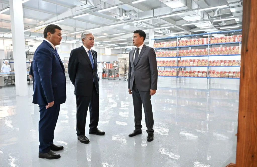 Глава государства посетил цех «Қызылорда-нан» 2 img 20251030 170158 780