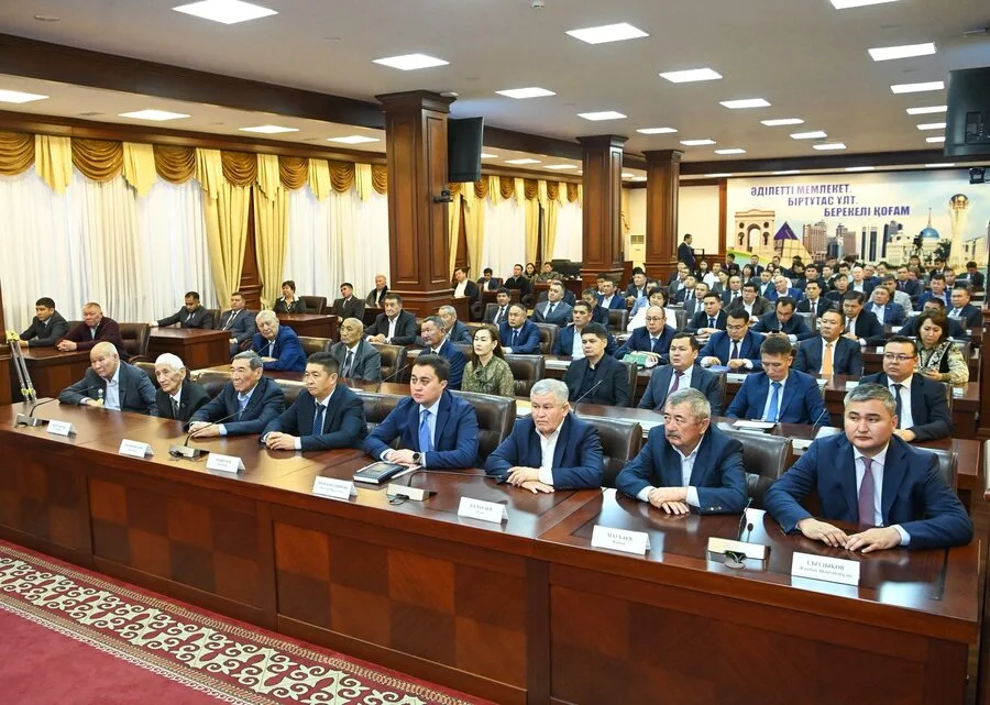 В Кызылорде наградили лучших работников автодорожной отрасли 3 583631676 1137852948535948 26057