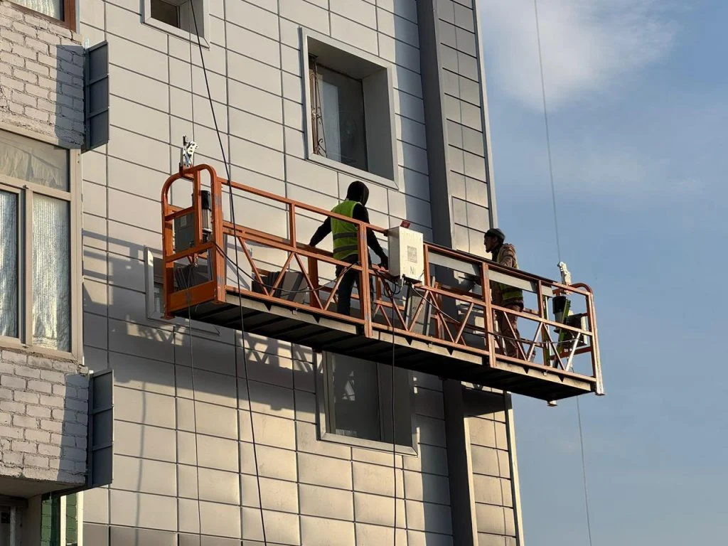 В Кызылорде продолжается обновление фасадов многоэтажных домов 2 585305750 4108216152778445 7677312773446436137 n