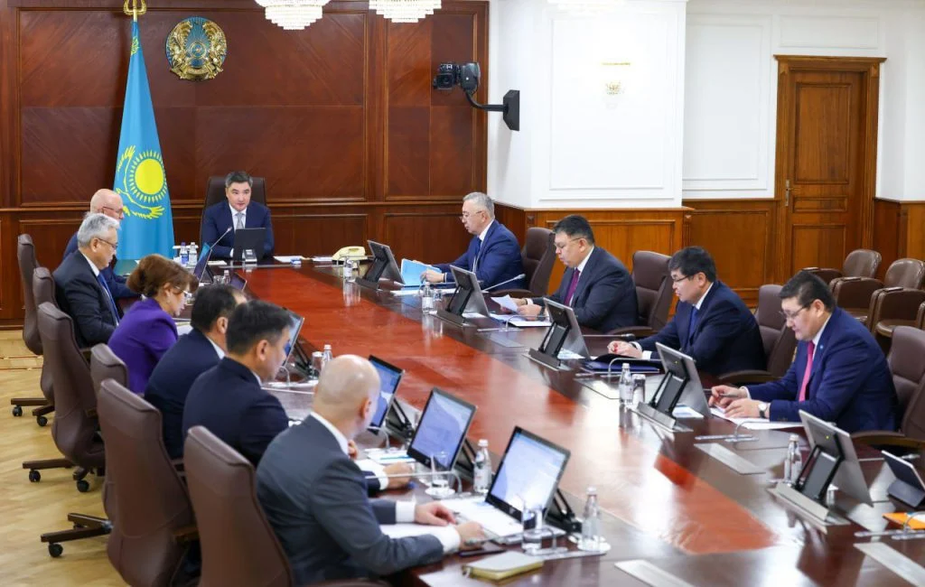 Олжас Бектенов поставил перед акимами задачу по диверсификации структуры посева с сокращением доли водозатратных культур 2 8e5d0664 e93a 4edf abc3 368318bca557