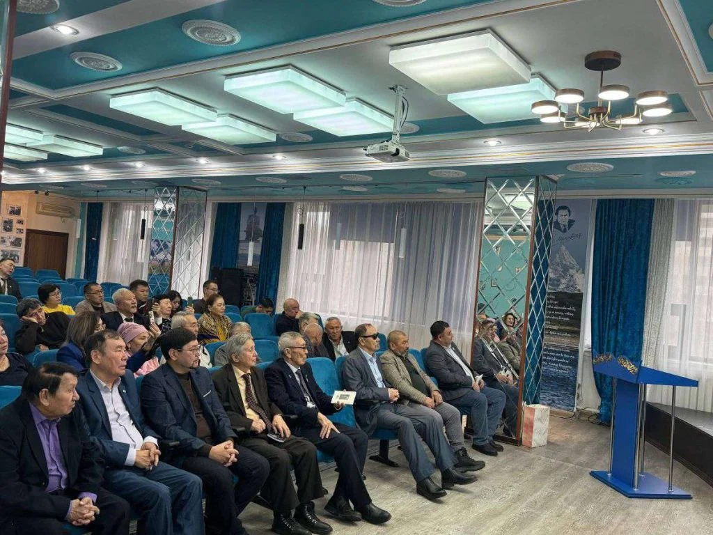 Презентация книги казахстанского поэта и журналиста состоялась в Астане 2 kniga