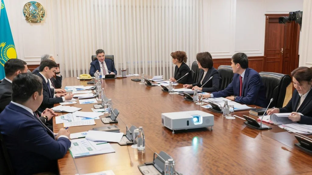 Олжас Бектенов провел совещание по вопросам финансовой дисциплины и цифровизации сферы здравоохранения 2 whatsapp image 2025 12 18 at 15.58.45