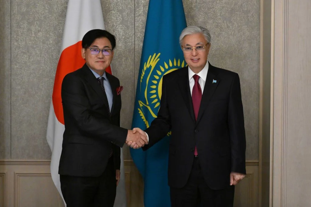 Касым-Жомарт Токаев принял главу компании Rakuten Group Хироши Микитани 2 whatsapp image 2025 12 19 at 09.41.00