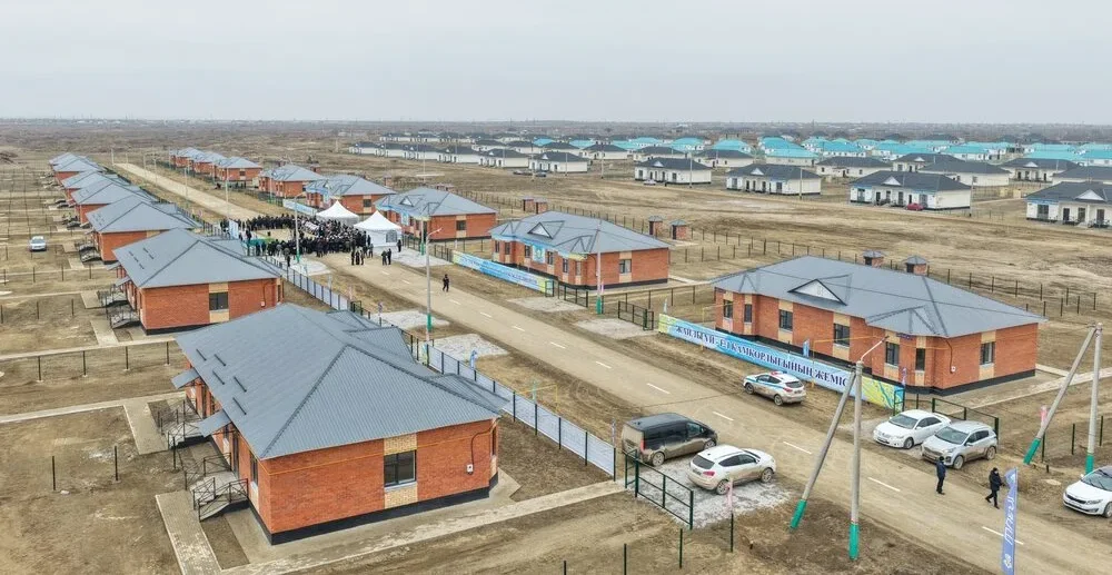 Жителям поселка Шиели вручили ключи от квартир 3 615480864 1181361774185065 83347 e1768376775662