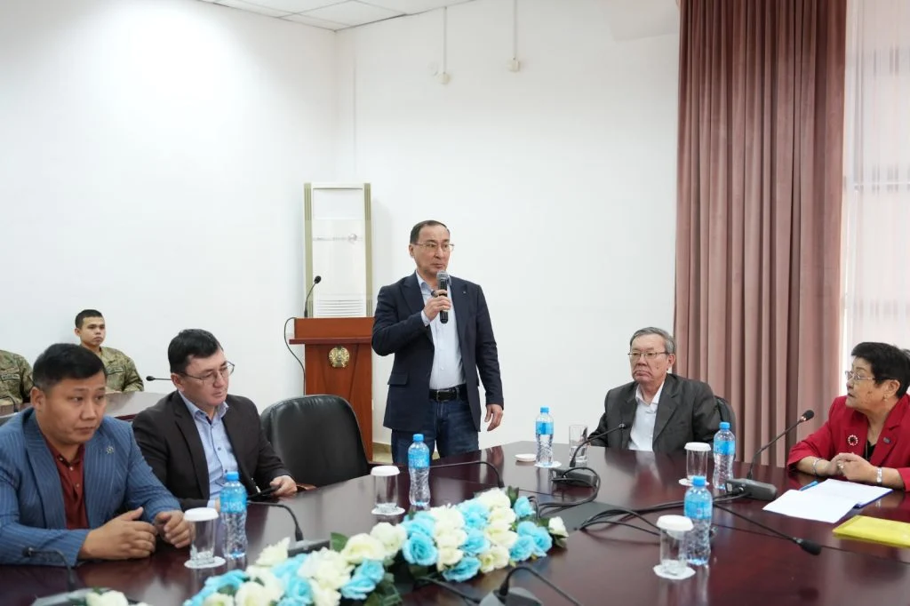 В областной библиотеке прошло торжественное собрание в честь 75-летия писателя Еркина Абилова 2 635140639 4418067025182558 3659146335250438646 n