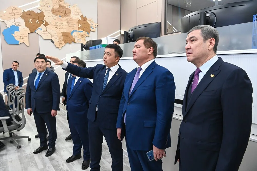 Аким области ознакомился с работой Центра оперативного управления 3 640915441 1216399424014633 87352