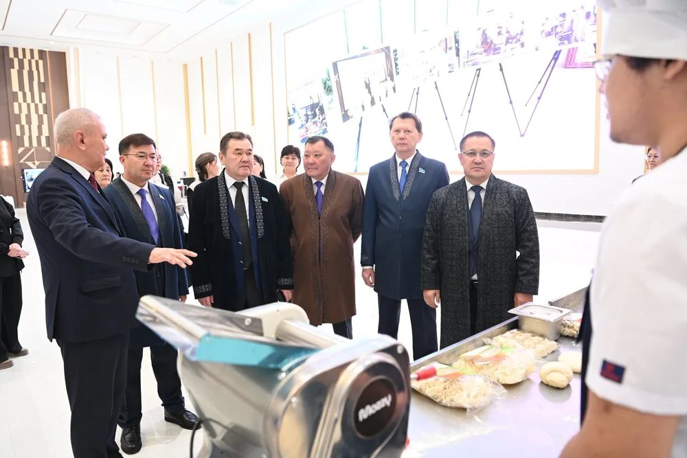 В Кызылорде депутаты посетили новый Центр компетенций 1 654234213 1235886935399215 43137