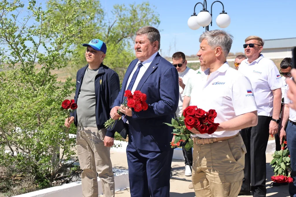 Глава администрации города Байконур Константин Бусыгин принял участие в праздничных мероприятиях, проходивших на площадке №1 1 06 1