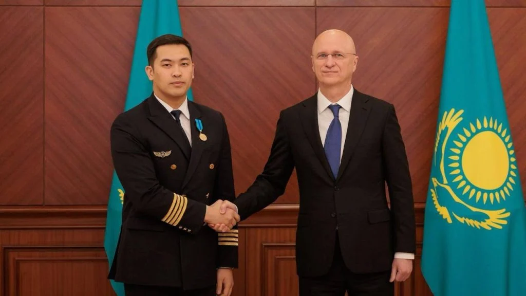 От имени Президента вручены государственные награды участникам эвакуации казахстанцев из стран Ближнего Востока 1 whatsapp image 2026 04 10 at 11.32.17