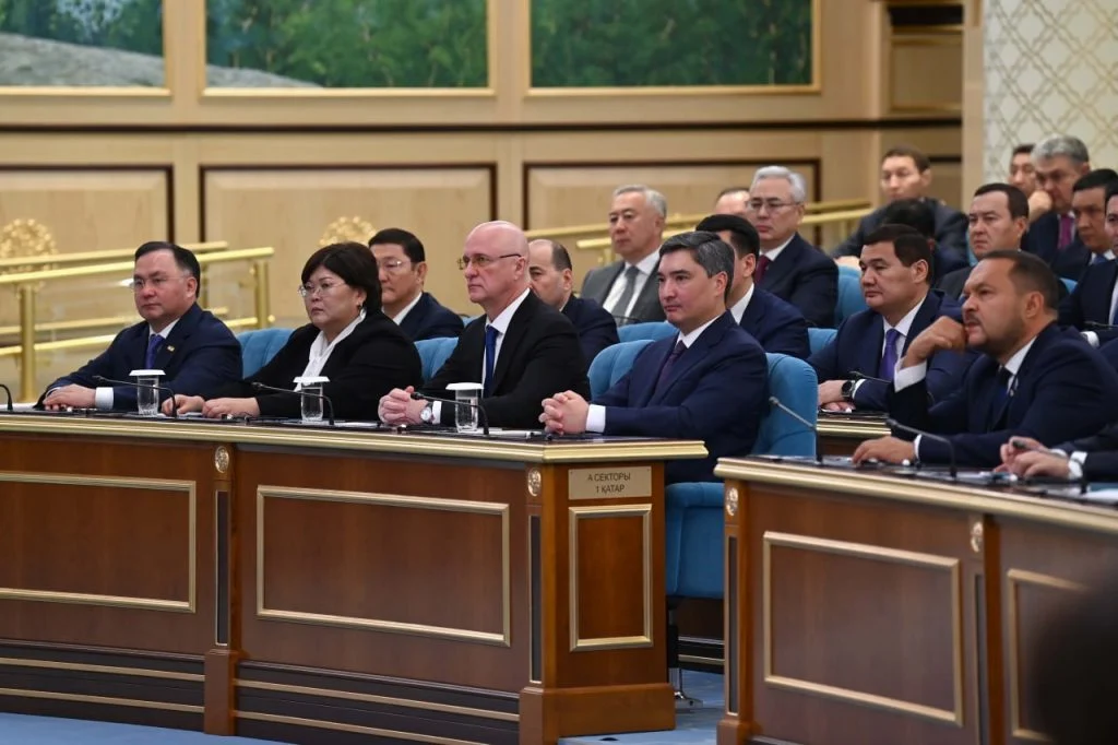 Президент РК: "Страна постепенно переходит на инновационные рельсы с опорой на развитие науки, передовых цифровых технологий и искусственного интеллекта." 1 kurultaj2